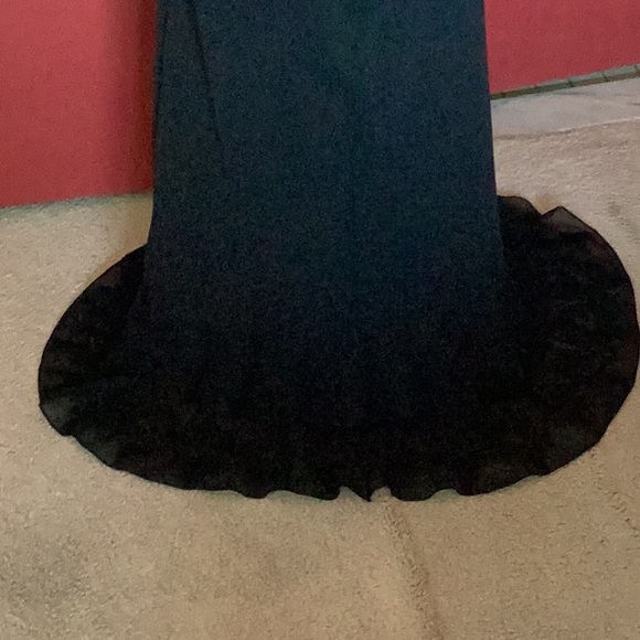 Carmen Marc Valvo Evening skirt, 100% silk, black with beautiful embroidery. - Picture 7 of 7